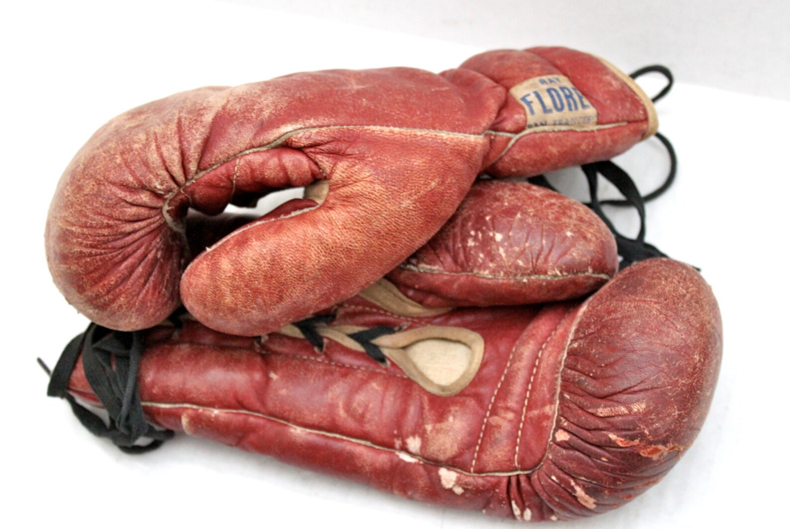 Vintage Ray Flores boxing gloves // red leather // San Etsy