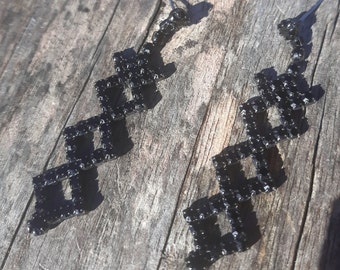 Vintage örhängen med svarta strass, piercade