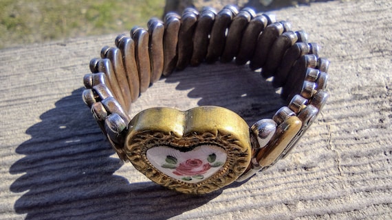 Victorian Antique Guilloche Hand-painted Sweetheart Expansion