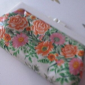 Vintage Plastic Clutch Lucite Clasp Large,  Floral design  c.1960s