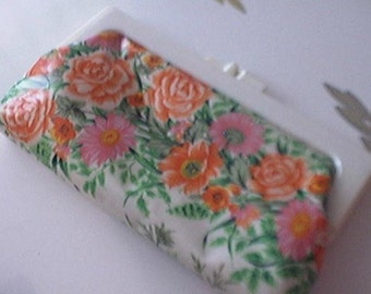 Vintage Plastic Clutch Lucite Clasp Large,  Floral design  c.1960s