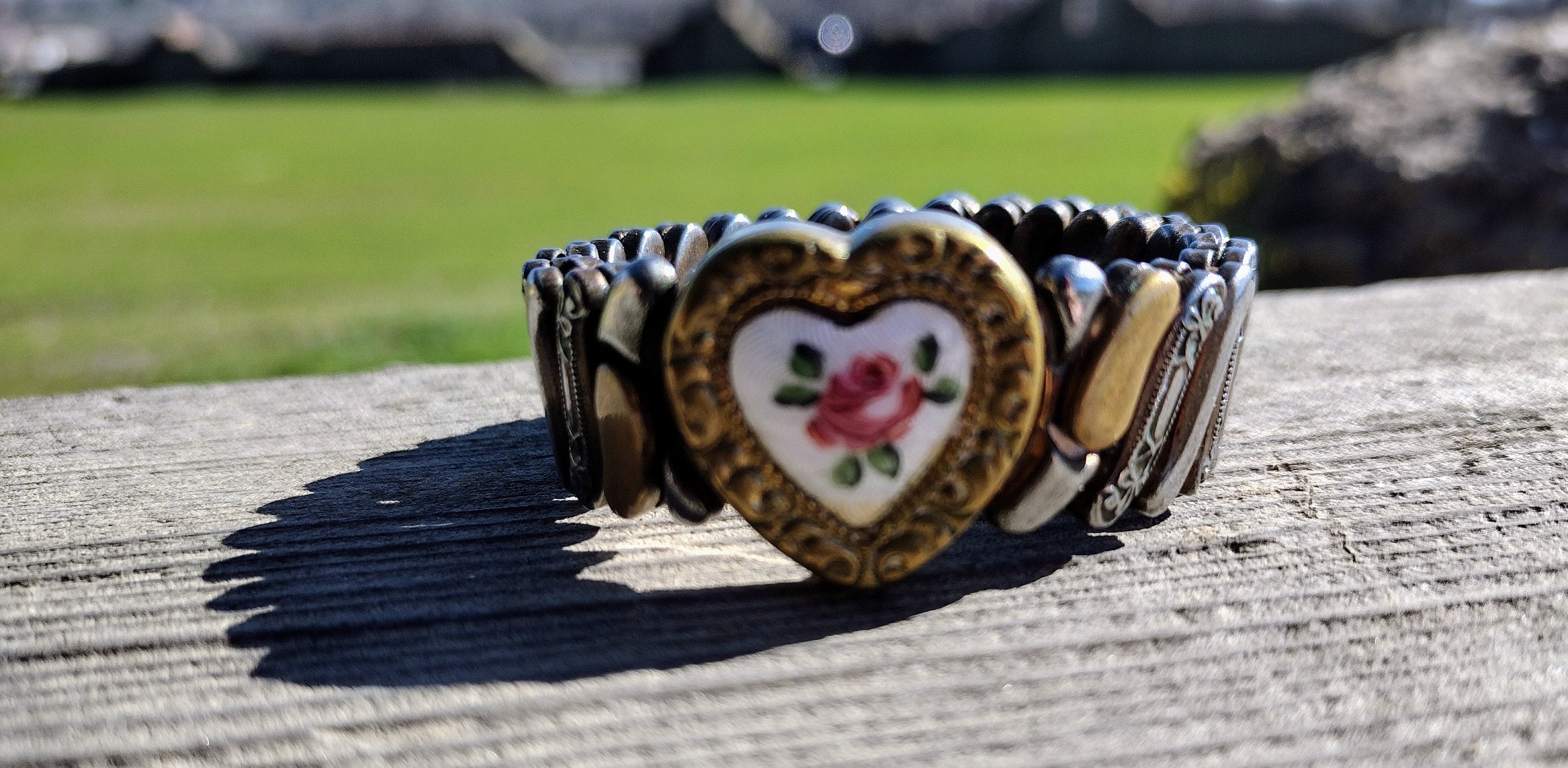 Victorian Antique Guilloche Hand-painted Sweetheart Expansion