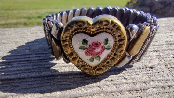 Victorian Antique Guilloche Hand painted Sweetheart Expansion