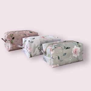 Aesthetic Cute Makeup Bag - Floral Cosmetic Bag - Travel Bag - Best Friend Gift - Vintage Coquette Makeup Bag - Gift for Her Mom Gift