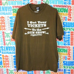 Y2K 'Gun Show' Grafisk T-shirt, Brun Storlek XL