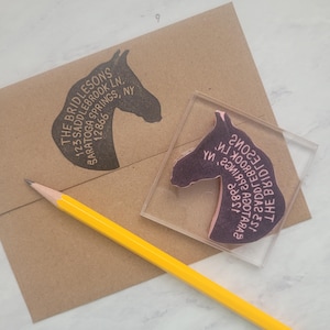Tampon en caoutchouc d'adresse de cheval, tampon d'adresse de retour de tête de cheval pour un amoureux des chevaux, une ferme, un cadeau personnalisé unique pour une amie ou une maman | Sel et papier
