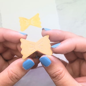 Sello de caucho Farfalle, Pasta de pajarita, Formas de pasta, Verano italiano, Patrones de impresión en bloque, Planificadores y scrapbooking / Salt & Paper