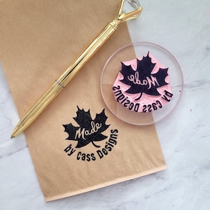 Made in Canada-stempel met Made by Name, Canadian Made rubberstempel voor makers en kleine bedrijven, ellebogen omhoog, ondersteuning | Zout en papier