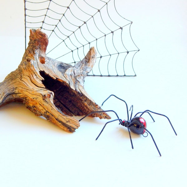 Large Redback Spider Wire Art Arachnid Sculpture Halloween Decoration Hanging Black Spider Unique Gift of Nature Window Art Wall Art