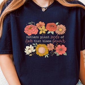 Retro Floral Mama T-Shirt, Mother&#39;s Day Shirt, Mothers Day Gift, Mama Shirt, Shirt for Mom, Floral Mom Tee, Floral Graphic Mothers Day Shirt