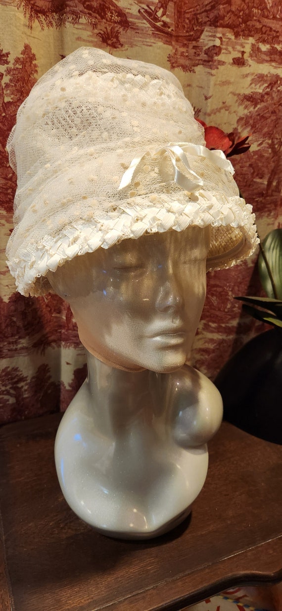 1960's Cream Lace Tulle and Ribbon Hat