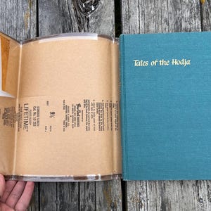 Tales of the Hodja Retold by Charles Downing 1965 Vintage Book imagen 4