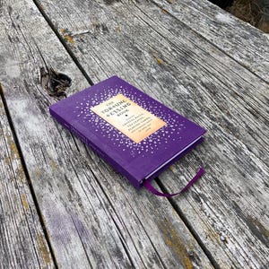 Das Wahrsagebuch Lese Kristallkugeln Bay Blätter Spielkarten und Alltägliche Omen der Liebe und des Glücks Von Gillian Kemp 2000 Vintage