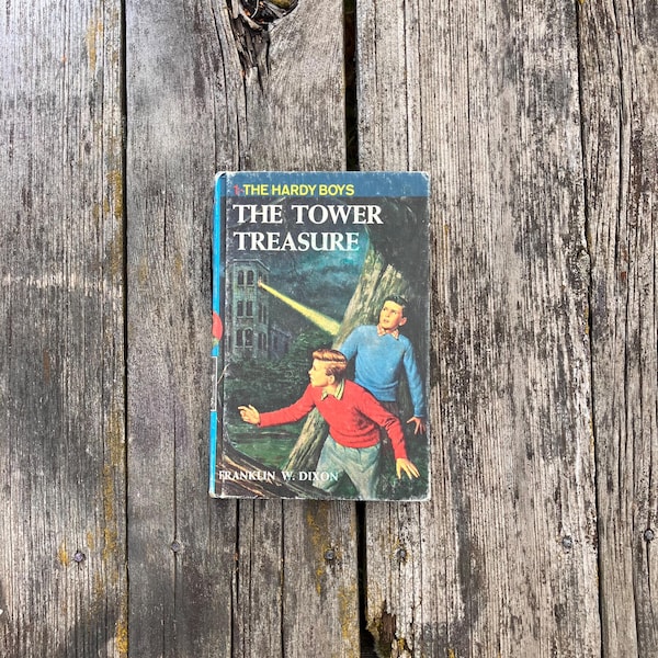 Os Irmãos Hardy: O Tesouro da Torre, de Franklin W. Dixon, livro infantil clássico de 1959.