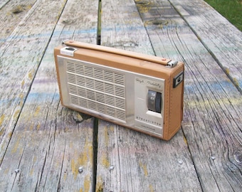 Radio tranzystorowe High Fidelity Oritone 8 TR88x, wyprodukowane w Japonii, rocznik około lat 50. XX wieku
