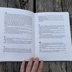 Tales of the Hodja Retold by Charles Downing 1965 Vintage Book imagen 9