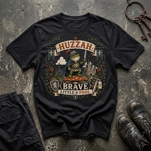 Hoera, dappere kleine dwaas! T-shirt, Kikkerridder T-shirt, Middeleeuws kikkershirt, Fantasy T-shirt, Cottagecore cadeau, Kleding voor Renaissancebeurzen