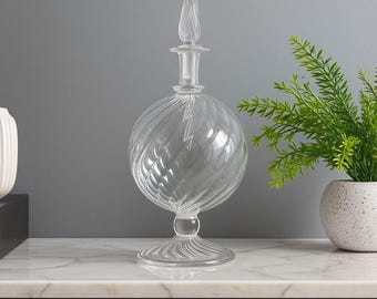 Flacon de parfum en verre artisanal raffiné avec une touche luxueuse