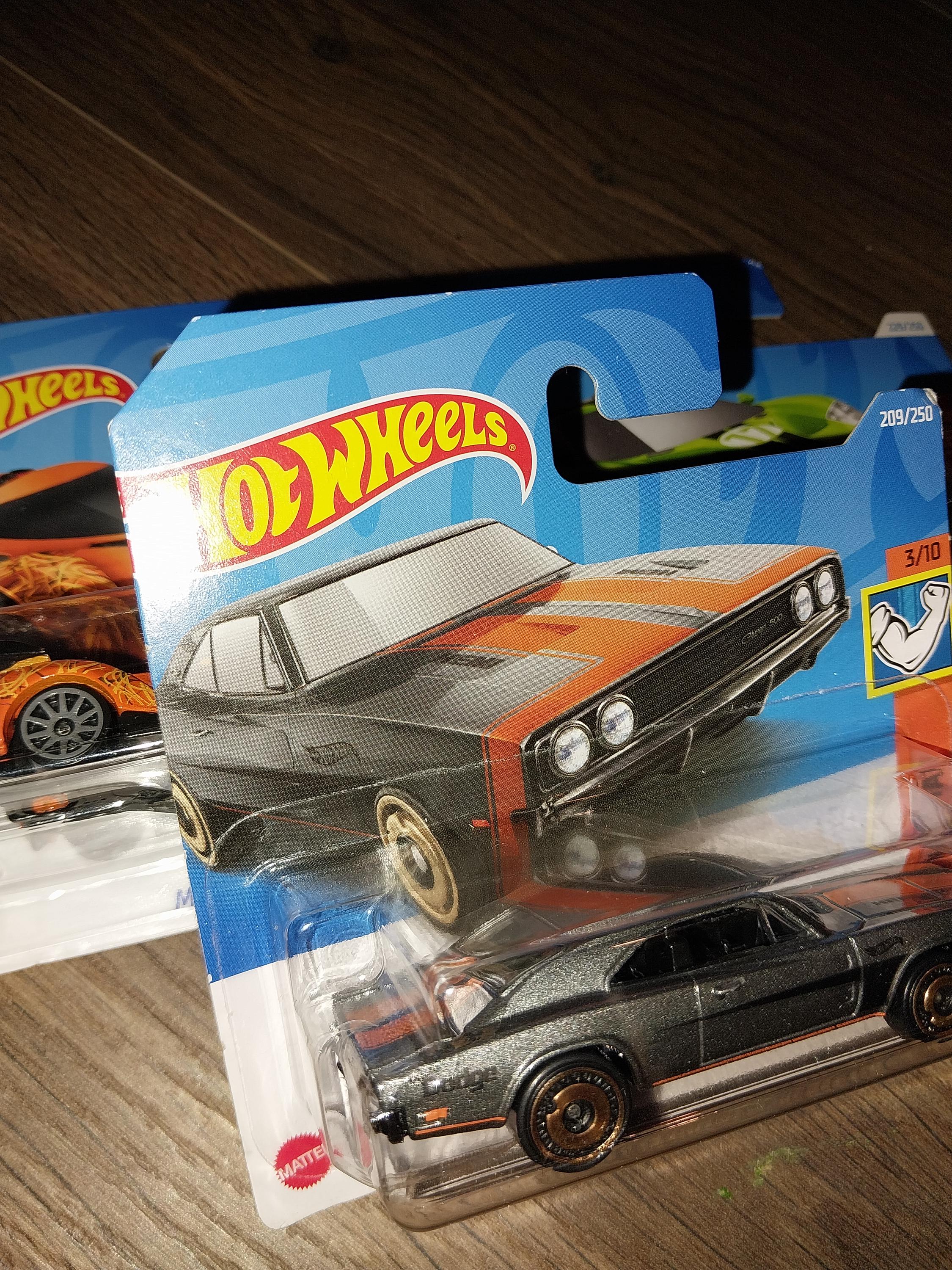 ホットウィール 69 ダッジ チャージャー 500 マッスルマニアシリーズ