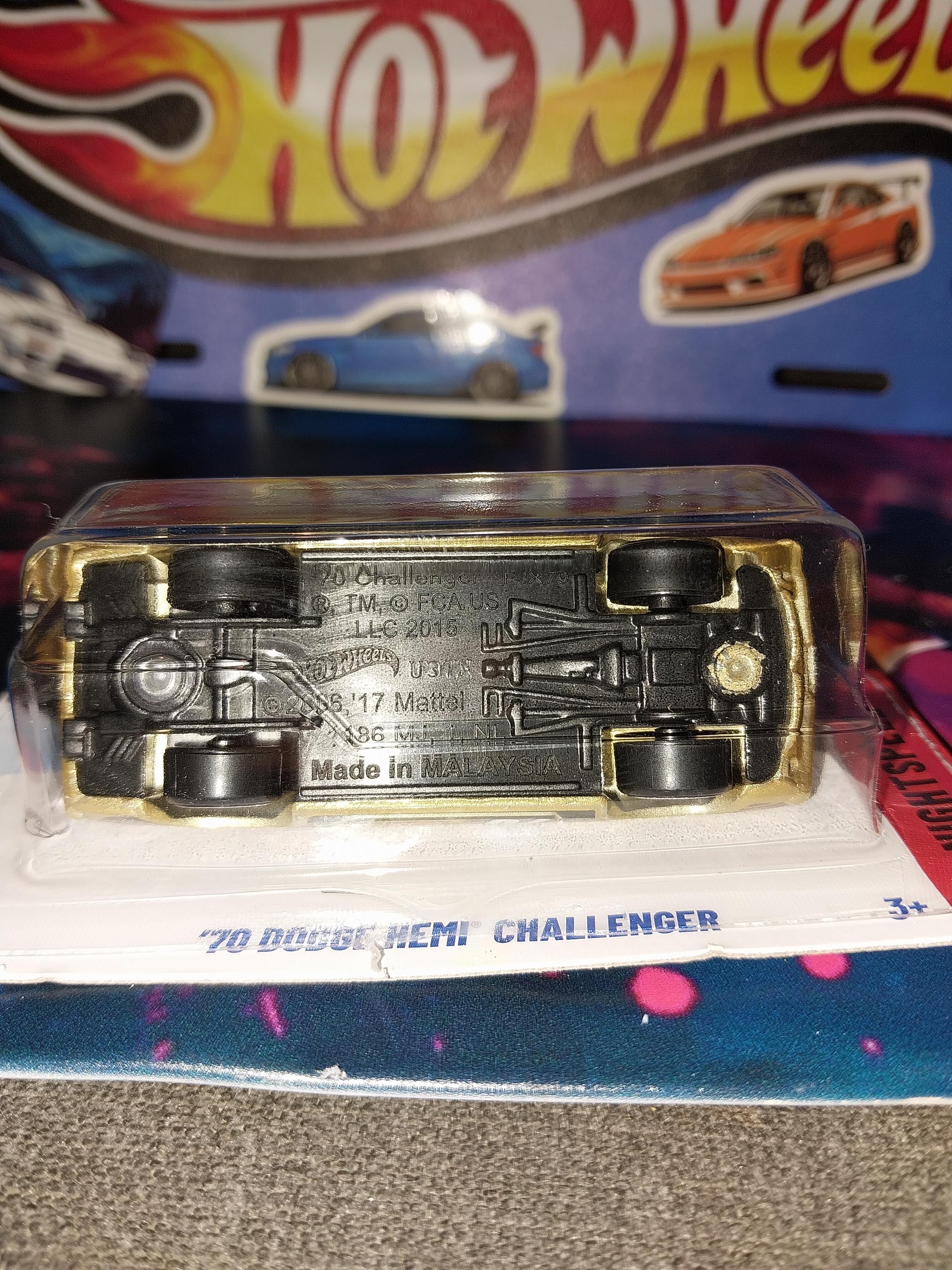 Hotwheels 70 Dodge Hemi Challanger Gold Nightspeed Sub Series Rare