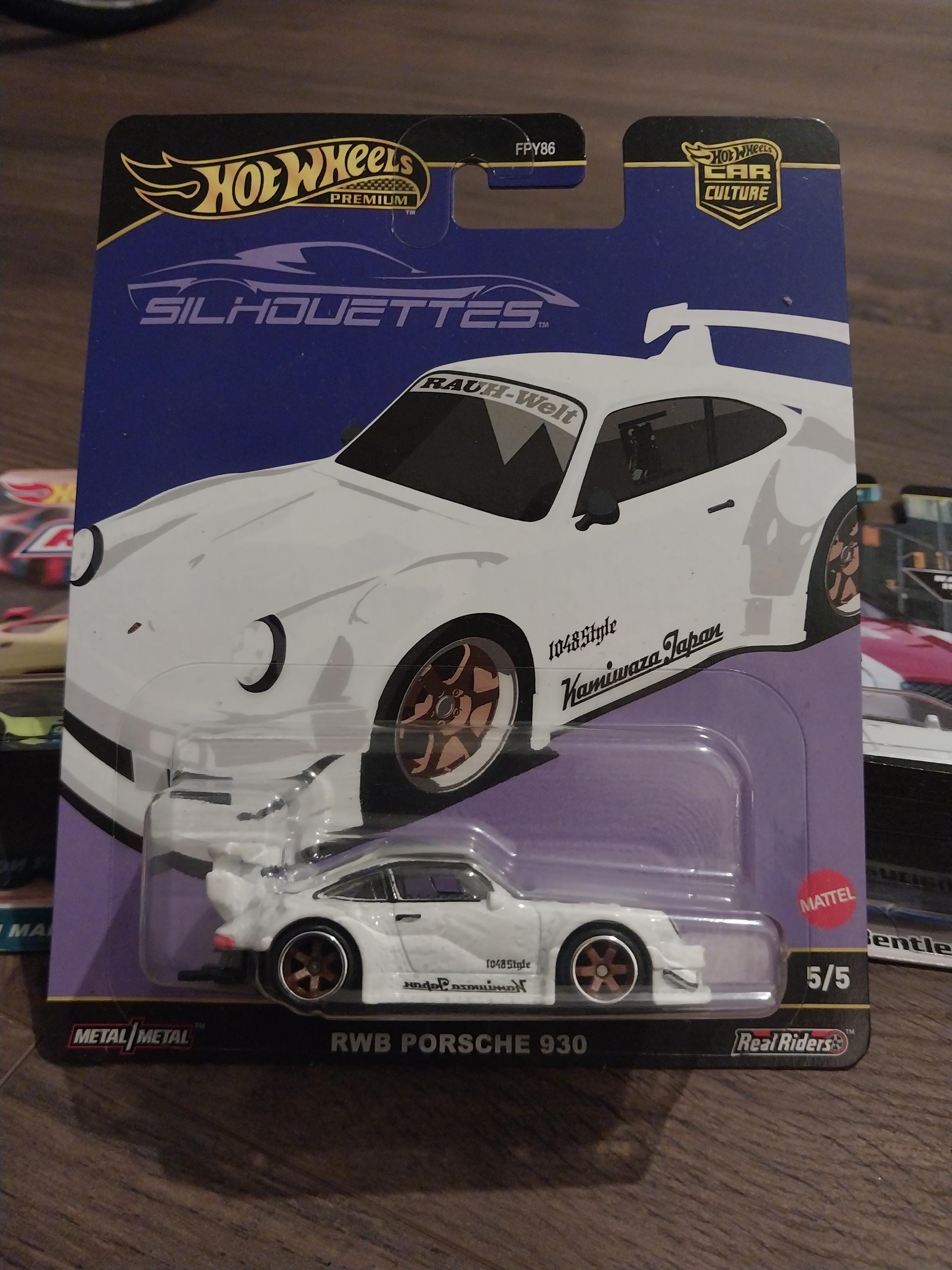 Hotwheels Premium Car Culture Silhouette White RWB Porsche 930 5/5