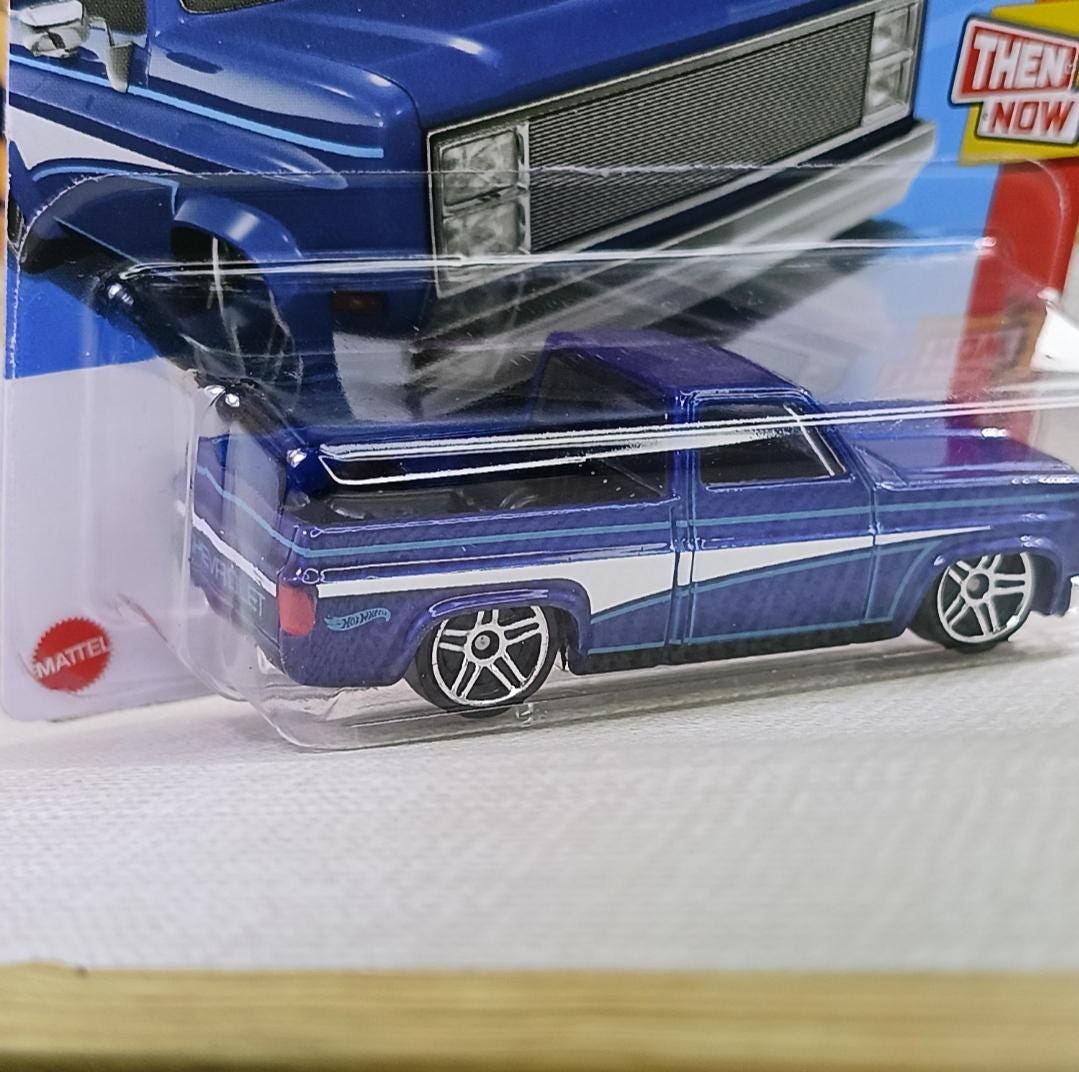 ホットウィール '83 シボレー シルバラード：ダークブルー 過去と現在