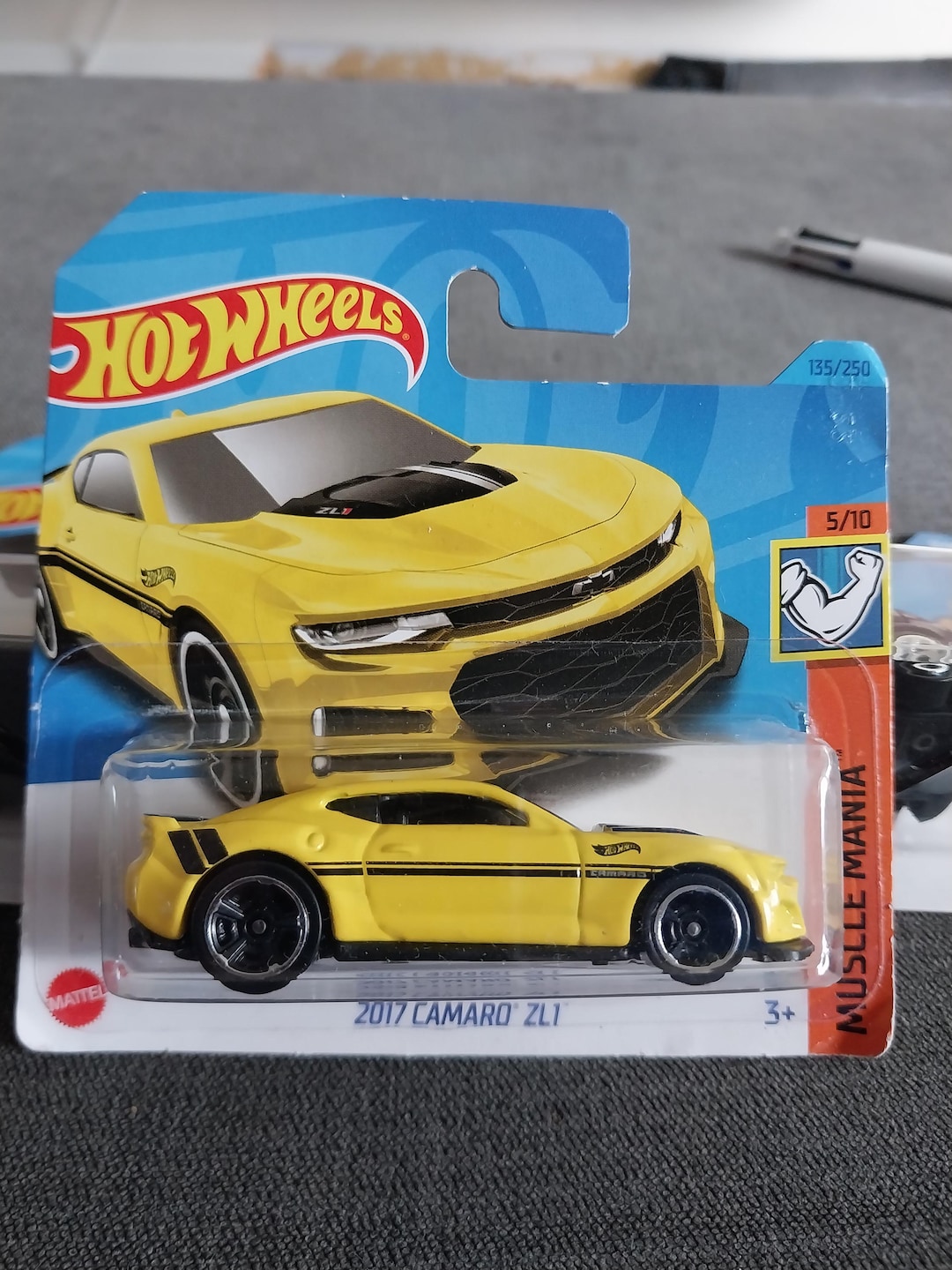 ホットウィール イエロー バンブルビー カマロ ZL1: マッスルマニア