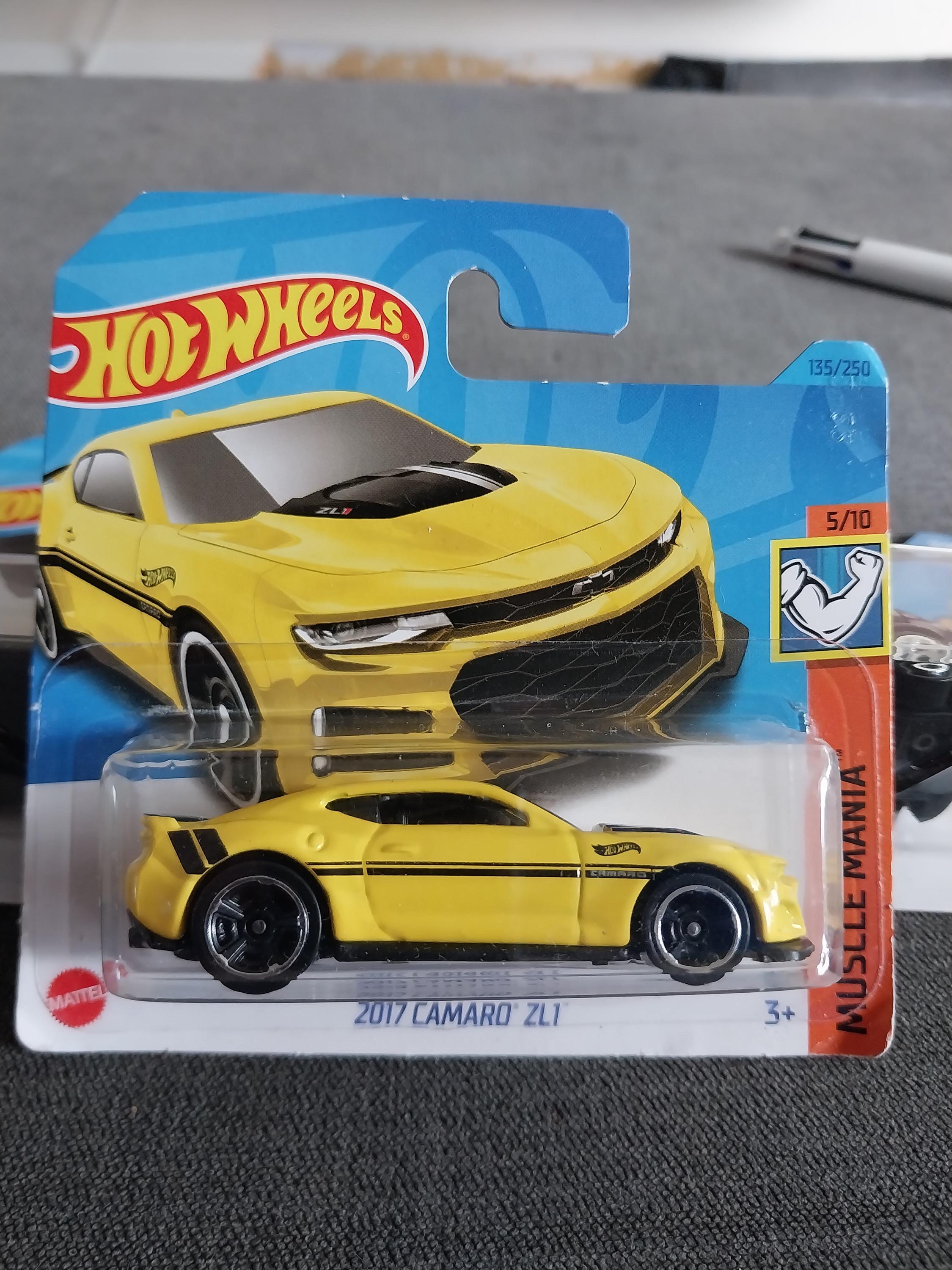 ホットウィール イエロー バンブルビー カマロ ZL1: マッスルマニア