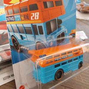 Hotwheels Netflix Lets Race HW Fast Transit Trouble Decker lange lange kaart Zeldzaam te vinden in mooie staat mooi cadeau voor alle leeftijden