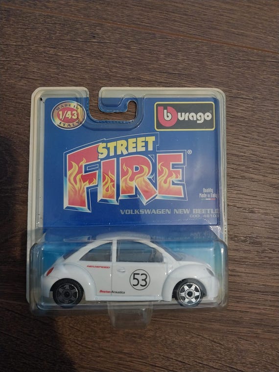 Volkswagen Fire Bug 1/20スケール Burago Street Fire Volkswagen New Beetle Vintage and Rare Quality