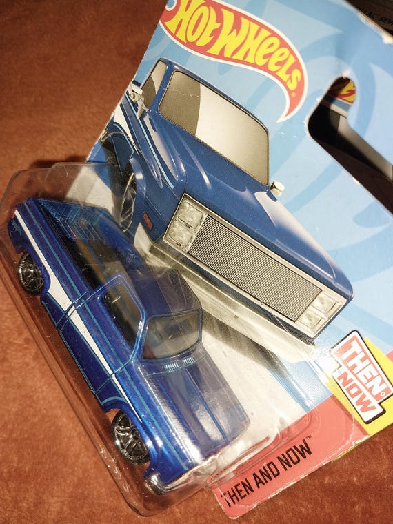 ホットウィール '83 シボレー シルバラード：ダークブルー 過去と現在
