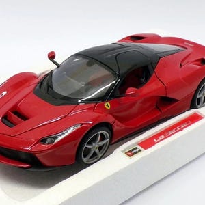 Burago Signature 1/18 Scale Diecast - 18-16901R Ferrari LaFerrari Supercar Rot