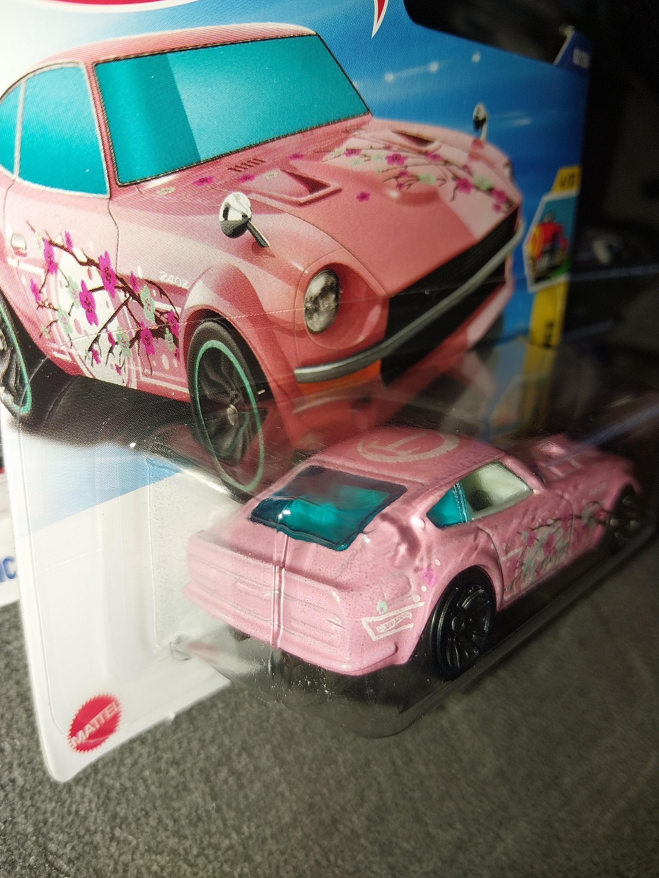ホットウィール ピンク ダットサン 240Z アートカー：レアなショート