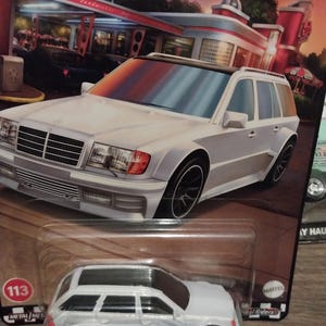 Hotwheels Premium Car Culture Boulevard  MERCEDES BENZ E 36 AMG Rare to find in beautiful condition  lovely gift for all ages