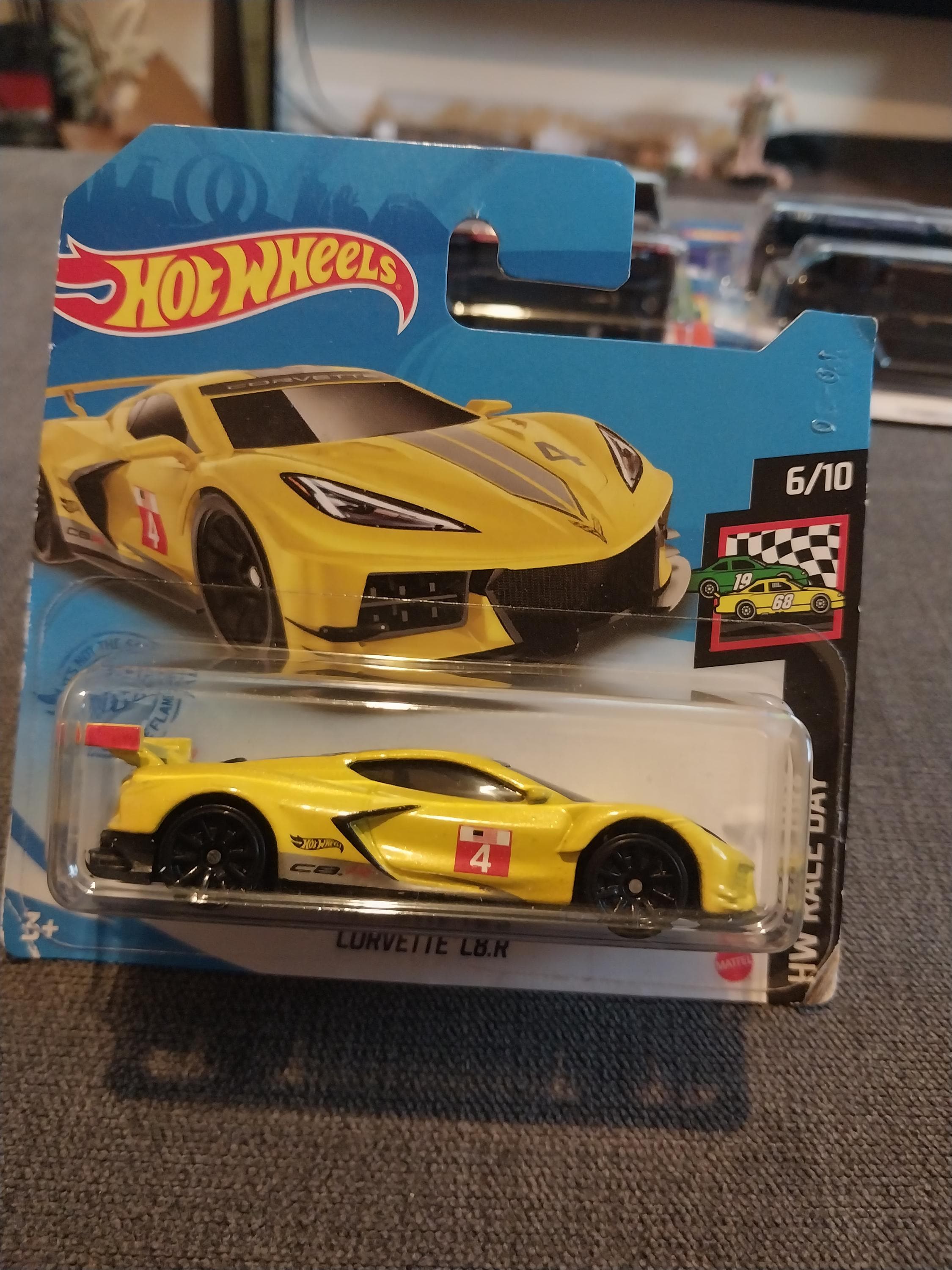 ホットウィール コルベット C8.R：レースデイ イエロー ダイキャスト
