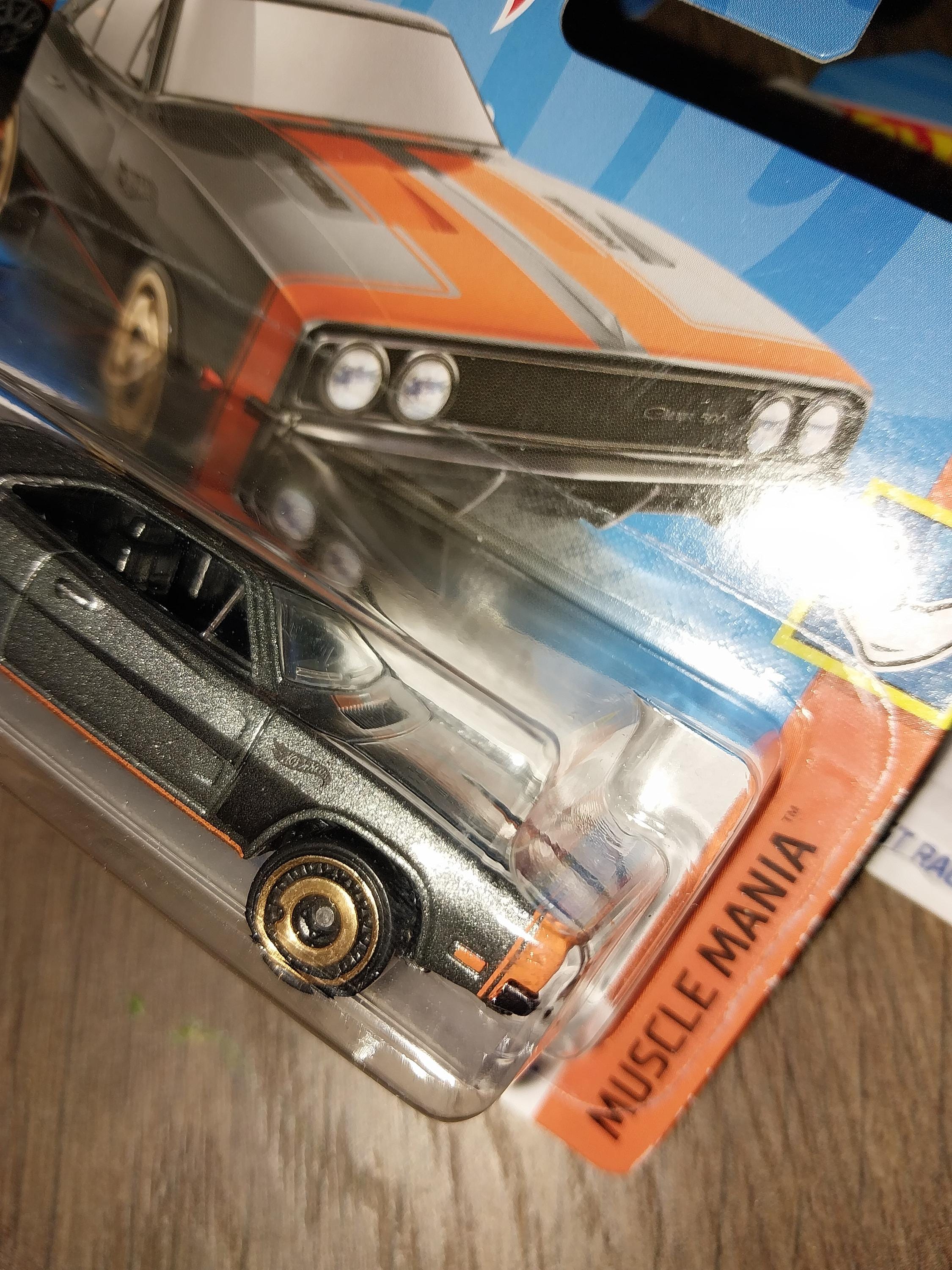 ホットウィール 69 ダッジ チャージャー 500 マッスルマニアシリーズ
