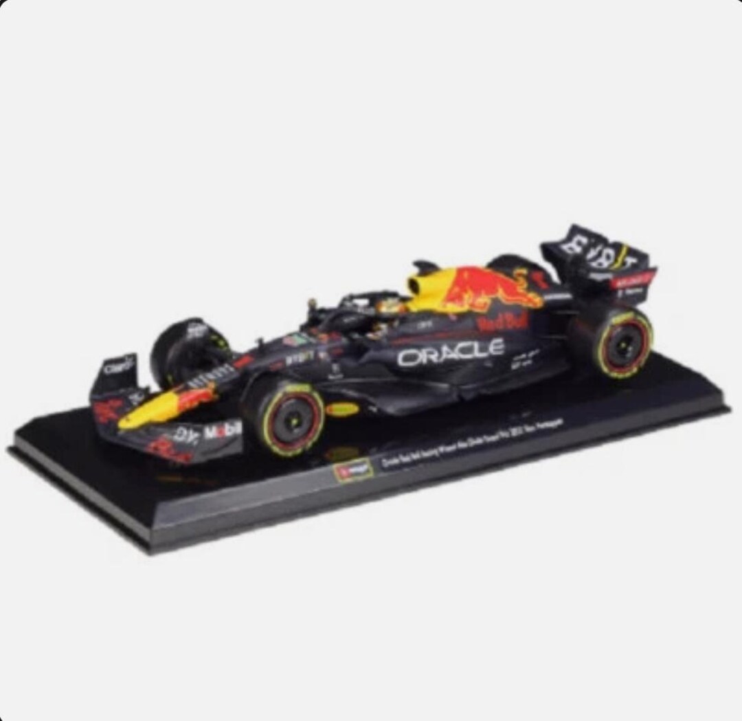 Bburago 1:24 Signature Series F1 2022 Redbull RB18 #1 Max