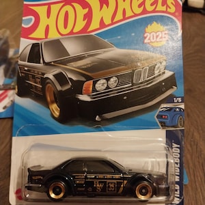 Carte longue BMW 635 CSi Hotwheels Wild Widebody noire BMW 635 CSi Rare à trouver en bel état beau cadeau pour tous les âges