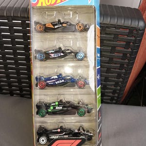 HOTWHEELS 2024 Hotwheels Offical Formula 1 set . McLaren set Beautiful condition rare to find amazing gift for someone