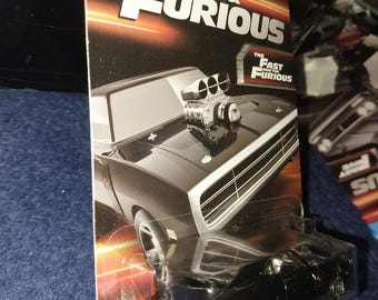 ホットウィール '70 ダッジ チャージャー R/T ワイルドスピード Amazon | Hot Wheels '70 Dodge Charger R/T, [Black] Fast