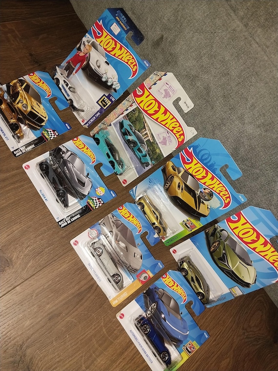 Hot Wheels 8 Dif Rare Die-cast Cars Includes Lamborghini Sian