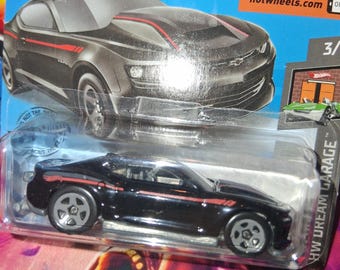 Hot Wheels – '18 Camaro SS – HW Dream Garage 2/5 – HTB50 – Short Card – Escala 1:64 – Color Negro – Edición 2024 De Mattel