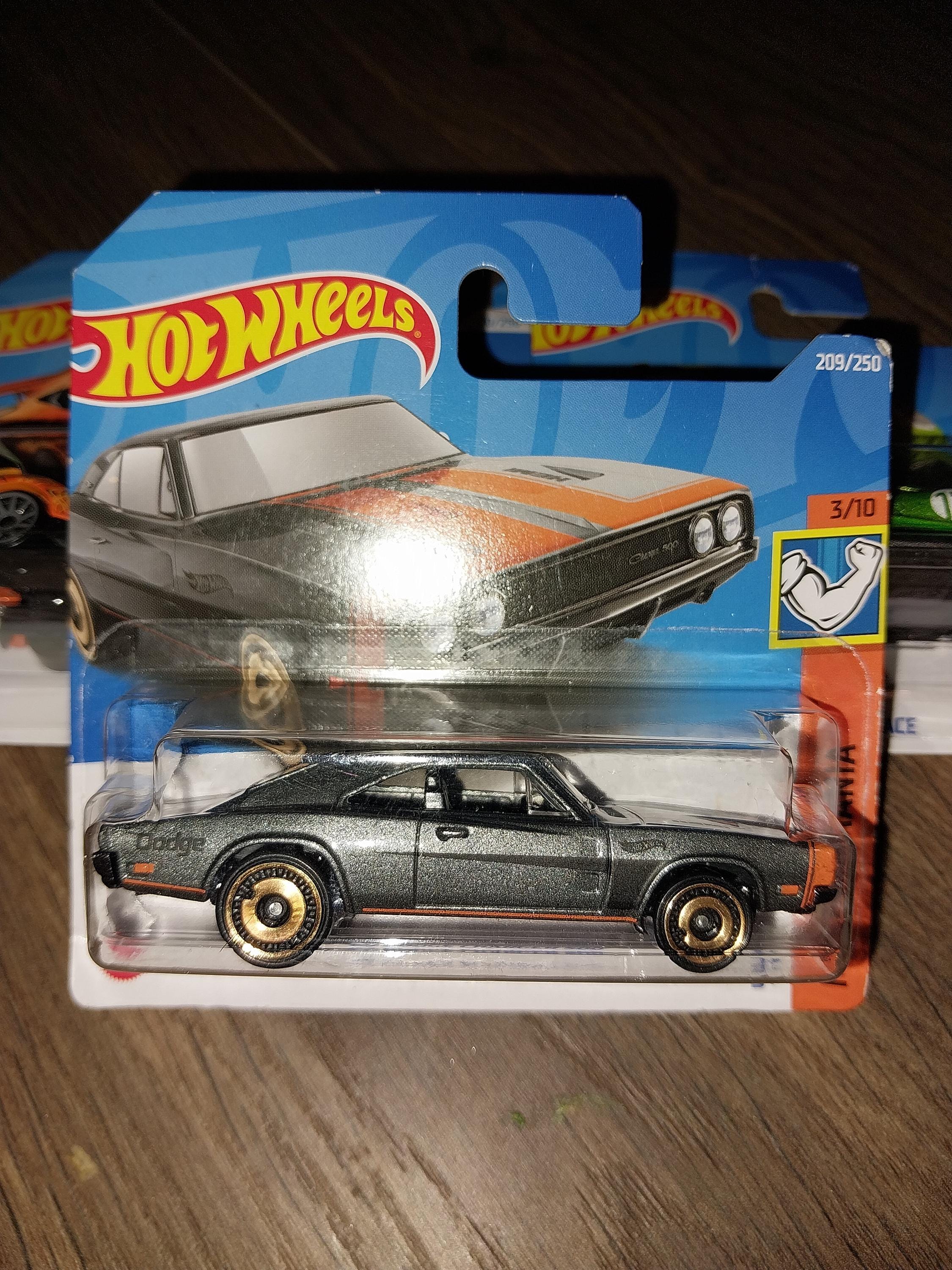ホットウィール 69 ダッジ チャージャー 500 マッスルマニアシリーズ