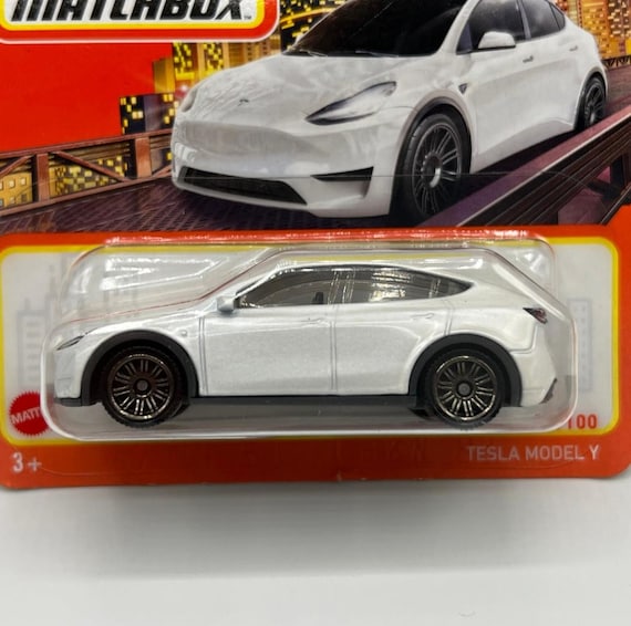 マッチボックス テスラ モデル Y パールホワイト。希少で美しい