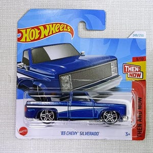 Hotwheels 83' Chevy Silverado Série Then & Now lindo achado raro azul escuro em cartão curto, presente adorável para crianças e colecionadores