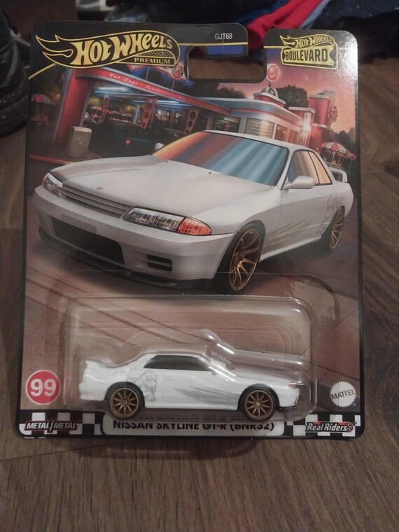 Hotwheels Premium Car Culture Boulevard White Nissan Skyline GTR