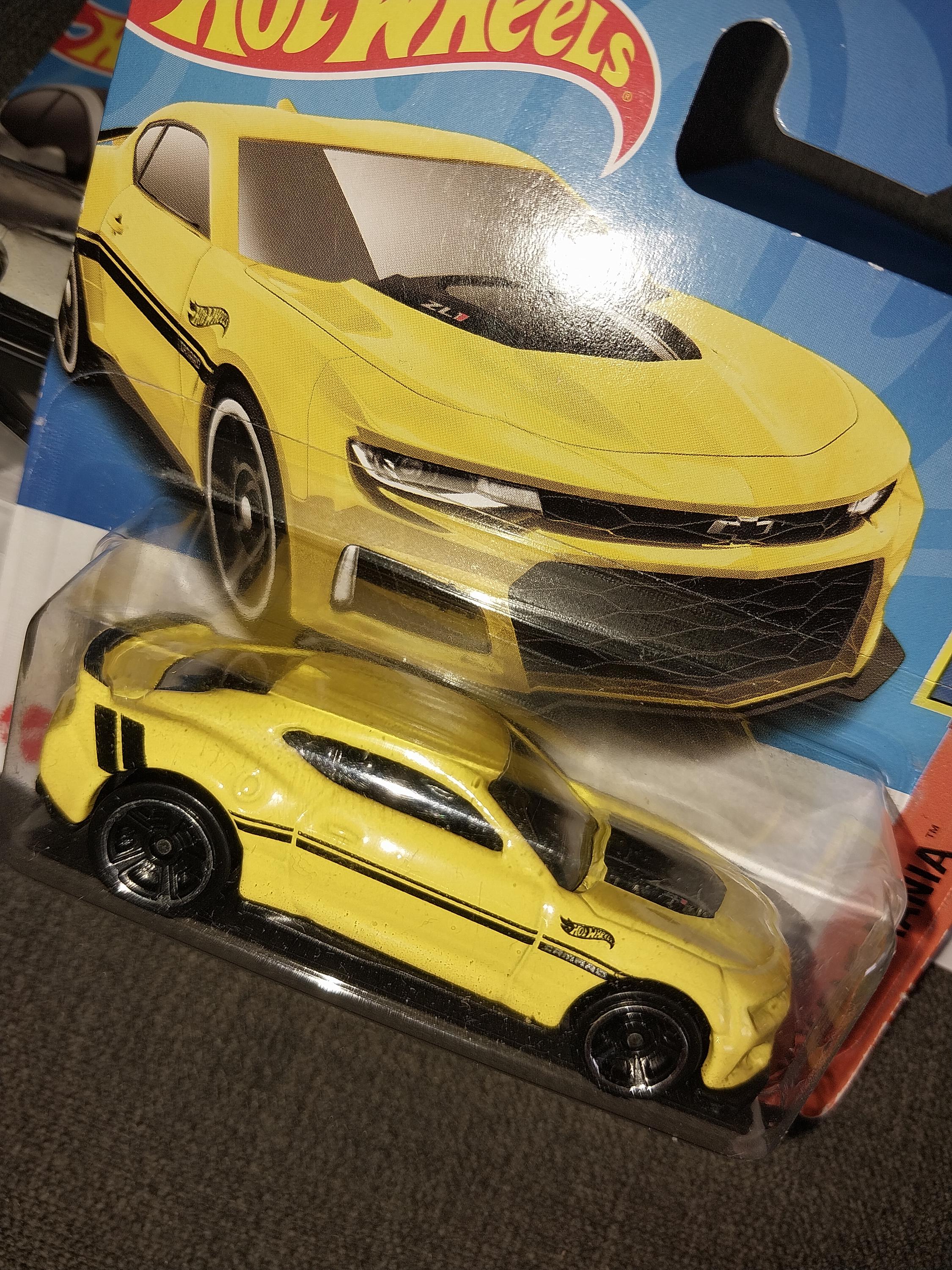 ホットウィール イエロー バンブルビー カマロ ZL1: マッスルマニア