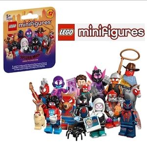 Può includere: Una collezione di minifigure LEGO della serie Spider-Man: Across the Spider-Verse. Il set include vari personaggi dai colori vivaci, con un focus sul tema di Spider-Man. La confezione presenta i loghi LEGO e Minifigures.
