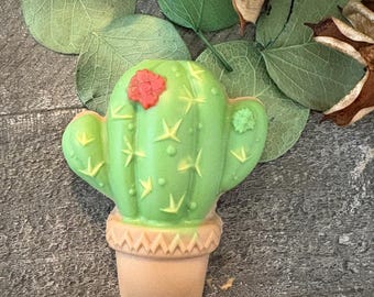 Jabón artesanal de cactus: jabón novedoso con aroma natural.