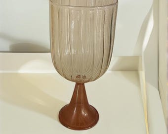 Copa de vidrio acanalado hecha a mano, copa de inspiración vintage, elegante copa con tallo de color, vajilla artesanal, vaso para agua, vaso para jugo